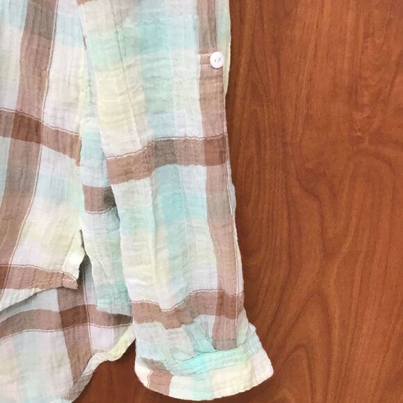 Very nice plaid and sheer lace shoulder blouse by Hem & Thread Size 8 - Picture 2 of 7